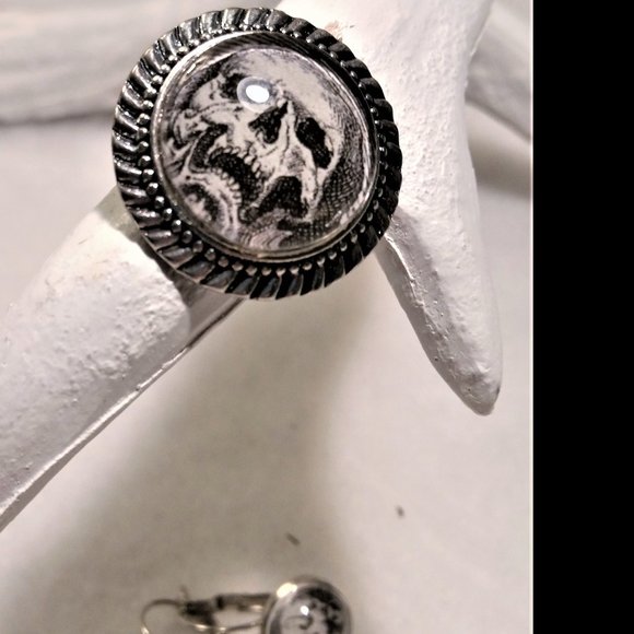 HANDMADE Memento Mori set in silver-tone metal - Picture 4 of 6